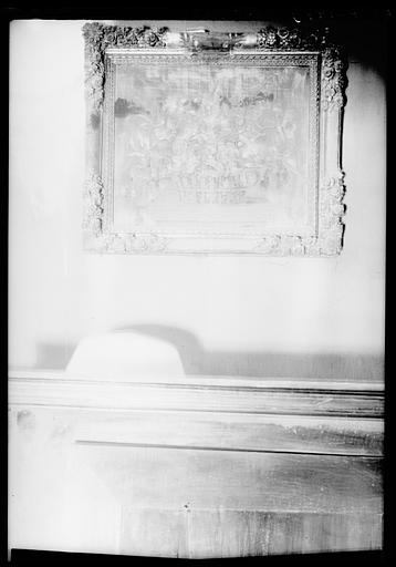 Broderie de soie sur toile : panier de fleurs avec cadre en bois sculpté - © Ministère de la Culture (France), Médiathèque du patrimoine et de la photographie, diffusion RMN-GP