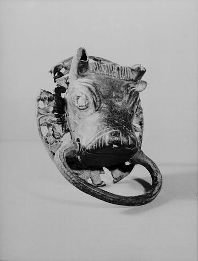 Ancien anneau en bronze déposé : trois-quart dextre - © Ministère de la Culture (France), Médiathèque du patrimoine et de la photographie, diffusion RMN-GP