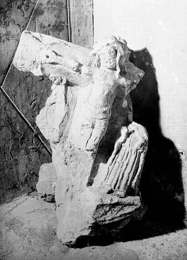 Fragment d'une Crucifixion en pierre