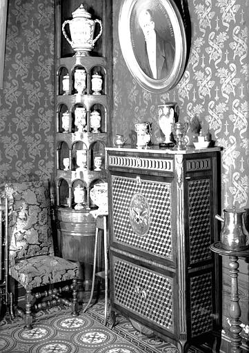 Côté opposé des boiseries et pots de la pharmacie - © Ministère de la Culture (France), Médiathèque du patrimoine et de la photographie, diffusion RMN-GP