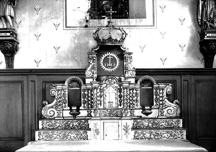 Retable du maître-autel en bois sculpté et doré