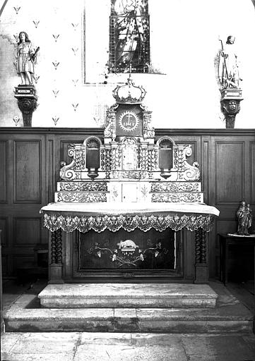 Autel et retable en bois doré et sculpté