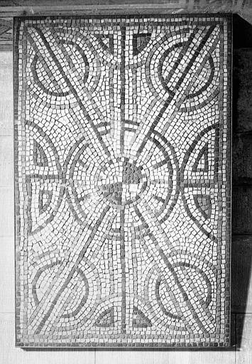 Narthex, mosaïque à dessins géométriques