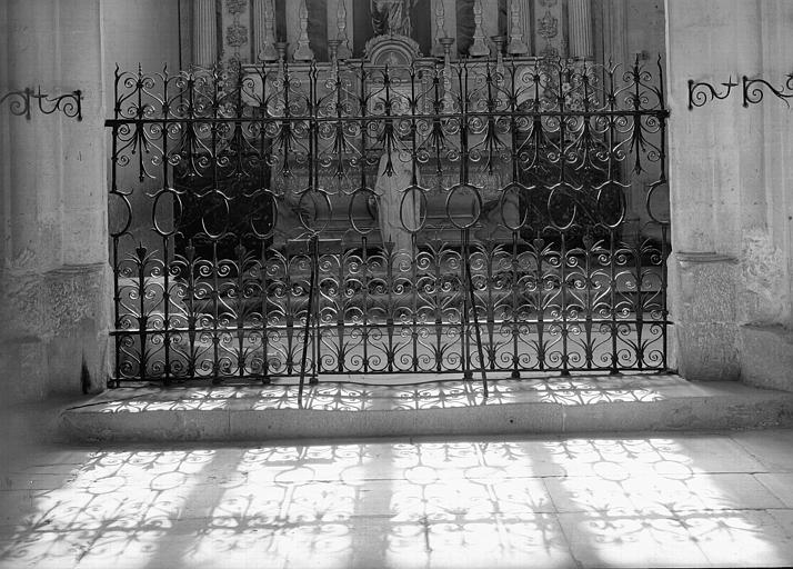 Collatéral sud, chapelle de la Vierge : grille en fer