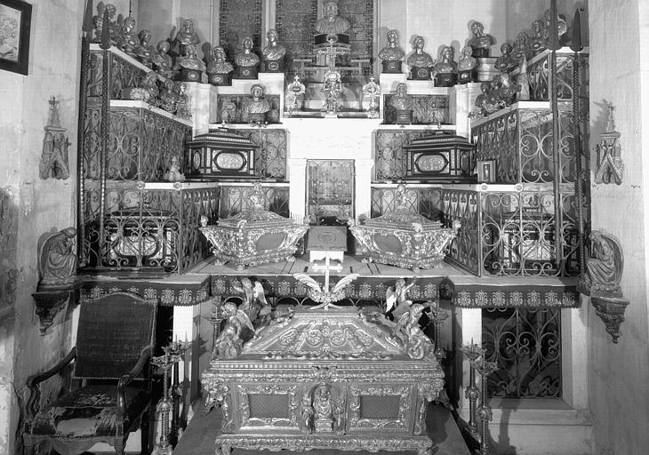 Châsses et des bustes reliquaires : ensemble - © Ministère de la Culture (France), Médiathèque du patrimoine et de la photographie, diffusion RMN-GP