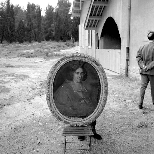 Peinture sur toile dans un cadre ovale en bois sculpté et doré : portrait de Monseigneur Pierre V de Bonsi (1631-1703) - © Ministère de la Culture (France), Médiathèque du patrimoine et de la photographie, diffusion RMN-GP