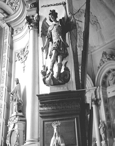 Chapelle latérale sud, bois peint et doré : statue de saint Michel - © Ministère de la Culture (France), Médiathèque du patrimoine et de la photographie, diffusion RMN-GP