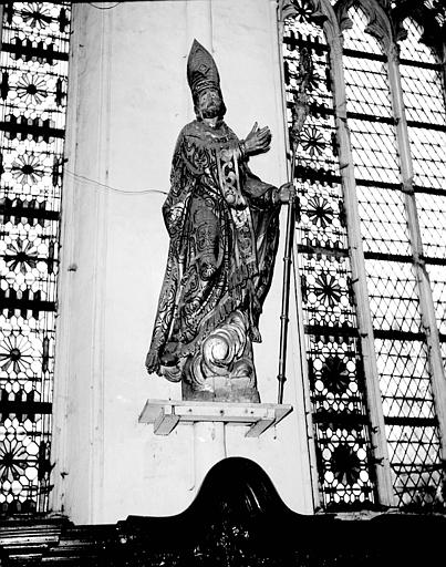 Statue en bois : saint évêque ou saint Denis (supposé) - © Ministère de la Culture (France), Médiathèque du patrimoine et de la photographie, diffusion RMN-GP