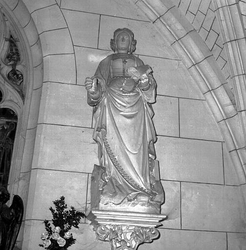 Statue en pierre : sainte Madeleine