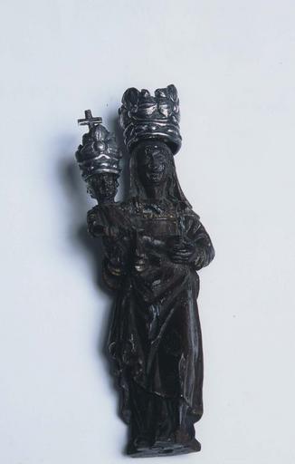 statuette : Notre Dame de la Crypte et sa Gloire, détail de la Vierge portant l'Enfant sur son bras droit.