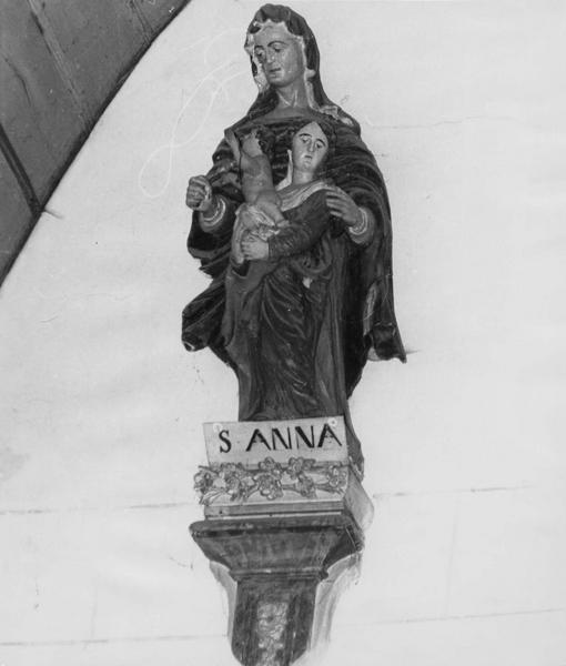 groupe sculpté : Sainte Anne, Vierge (la), Enfant Jésus (l'), vue générale - © Ministère de la Culture (France), Médiathèque  du patrimoine et de la photographie (objets mobiliers), tous droits réservés