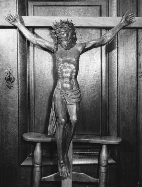 statue : Christ en croix, vue générale - © Ministère de la Culture (France), Médiathèque  du patrimoine et de la photographie (objets mobiliers), tous droits réservés