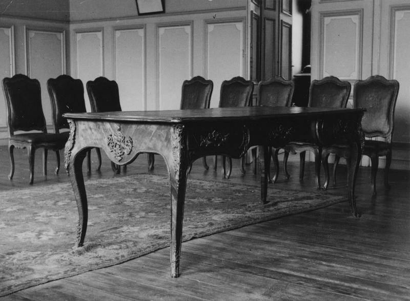 table style Louis XV, vue générale - © Ministère de la Culture (France), Médiathèque du patrimoine et de la photographie (objets mobiliers), tous droits réservés