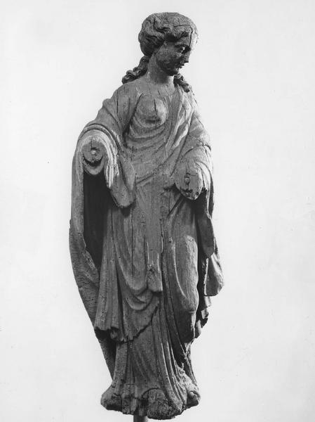 statue : Vierge, vue générale