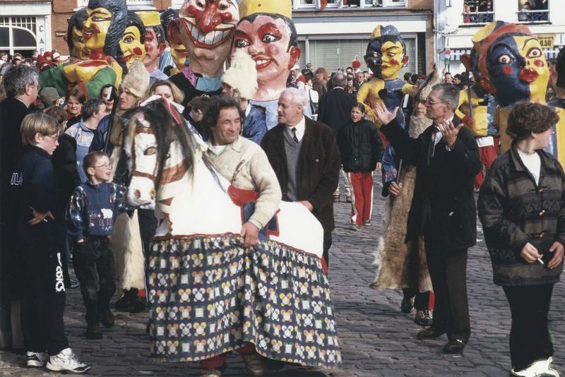 costume de carnaval dit le Cheval-Jupon, vue générale - © Ministère de la Culture (France), Médiathèque du patrimoine et de la photographie (objets mobiliers), tous droits réservés