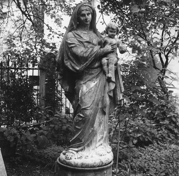 statue : Vierge à l'Enfant, vue générale