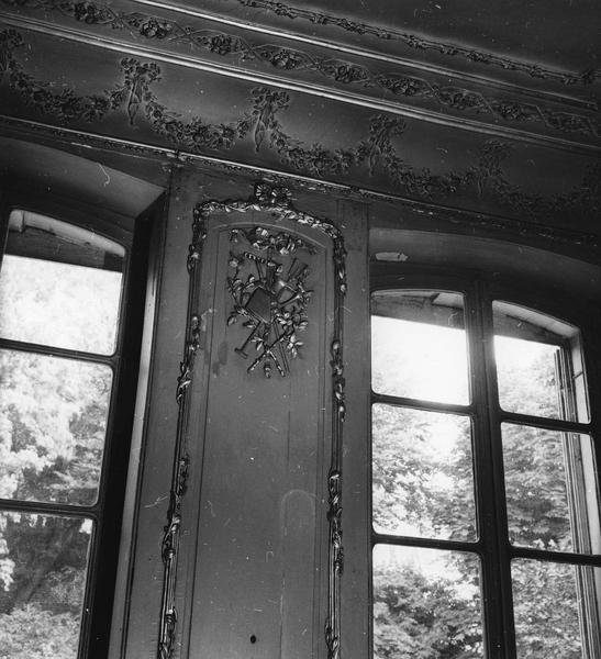 lambris de revêtement, dessus-de-porte, vue partielle (petit salon) - © Ministère de la Culture (France), Médiathèque du patrimoine et de la photographie (objets mobiliers), tous droits réservés