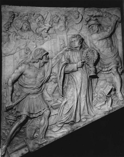 bas-relief : Scènes de la prise de l'abbaye de saint Amand par les normands, vue générale - © Ministère de la Culture (France), Médiathèque du patrimoine et de la photographie (objets mobiliers), tous droits réservés