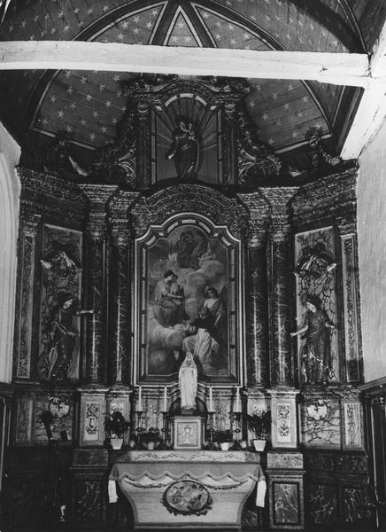 autel, tabernacle, retable, tableau : Remise du rosaire à Saint Dominique (la), statues (3), vue générale