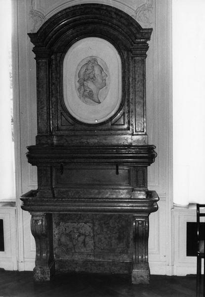 bas-relief : Louis XV, vue générale - © Ministère de la Culture (France), Médiathèque du patrimoine et de la photographie (objets mobiliers), tous droits réservés