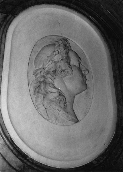 bas-relief : Louis XV, vue générale - © Ministère de la Culture (France), Médiathèque du patrimoine et de la photographie (objets mobiliers), tous droits réservés