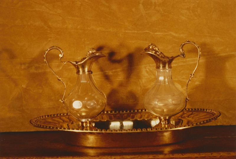 burettes (2), plateau, vue générale - © Ministère de la Culture (France), Médiathèque du patrimoine et de la photographie (objets mobiliers), tous droits réservés