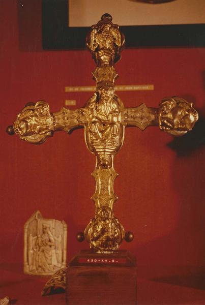 croix de procession, vue générale