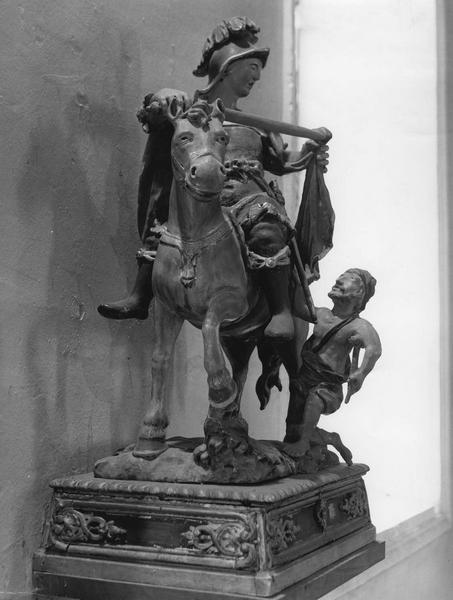 groupe sculpté : Charité de saint Martin (la), vue générale