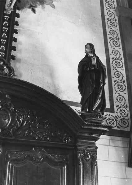 calvaire, vue générale de la statue de saint Jean
