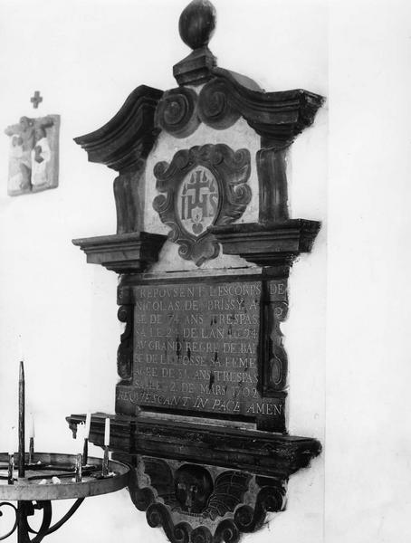 dalle funéraire de Nicolas de Brissy, mort en 1694 et de Barbe de Lenosse, sa femme morte en 1702, vue générale