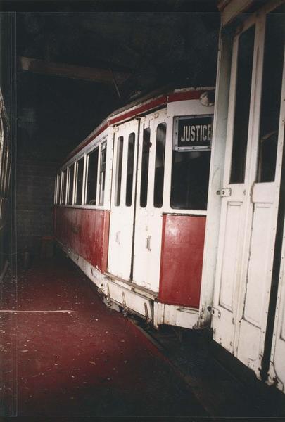 locomotive électrique : tramway à voie métrique, 211, vue partielle