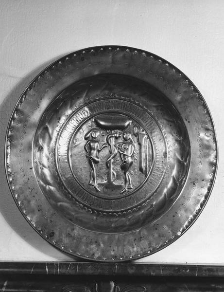 plat à offrande : Adam et Eve, vue générale - © Ministère de la Culture (France), Médiathèque du patrimoine et de la photographie (objets mobiliers), tous droits réservés