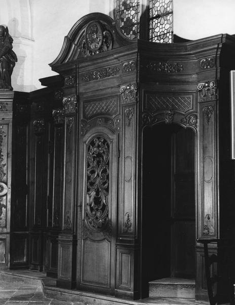 confessionnal en pendant (n° 1), vue générale - © Ministère de la Culture (France), Médiathèque du patrimoine et de la photographie (objets mobiliers), tous droits réservés