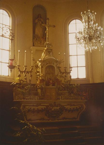 autel, tabernacle, chandeliers (2) (maître-autel), vue générale - © Ministère de la Culture (France), Médiathèque  du patrimoine et de la photographie (objets mobiliers), tous droits réservés