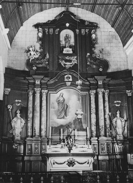 autel, tabernacle, retable, tableau : Apparition du Sacré-Coeur à sainte Marguerite Marie Alacoque (l'), statues (3) : saint Arnould, saint Séverin, Vierge à l'Enfant (autel secondaire, en pendant), vue générale