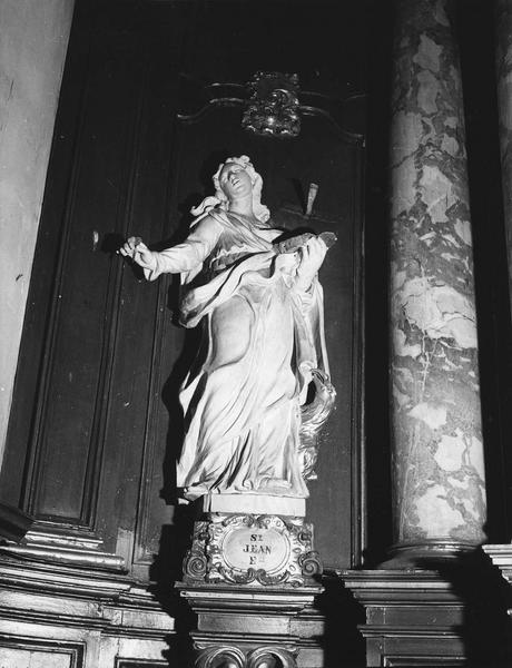 statue : Saint Jean l'Evangéliste, vue générale