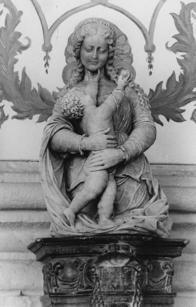 groupe sculpté : Vierge à l'Enfant, vue générale - © Ministère de la Culture (France), Médiathèque du patrimoine et de la photographie (objets mobiliers), tous droits réservés