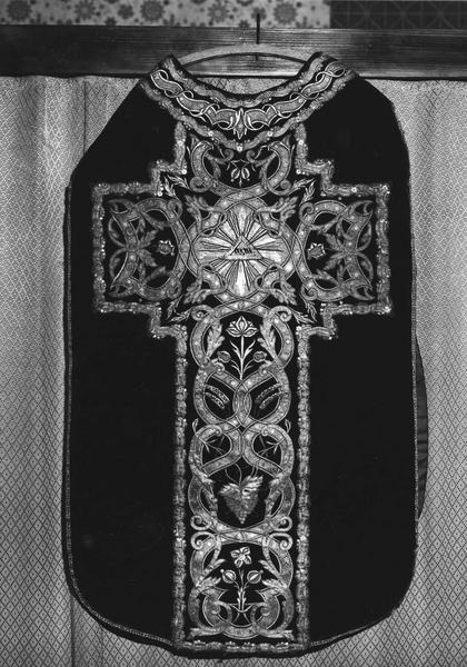 Chasuble (ornement rouge), vue générale