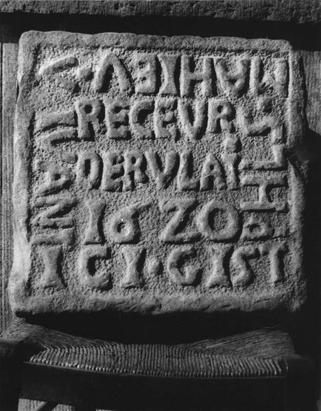plaque funéraire de Pierre Mahieu, receveur de Rieulay, vue générale - © Ministère de la Culture (France), Médiathèque du patrimoine et de la photographie (objets mobiliers), tous droits réservés