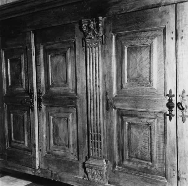 meuble de sacristie, vue partielle - © Ministère de la Culture (France), Médiathèque du patrimoine et de la photographie (objets mobiliers), tous droits réservés