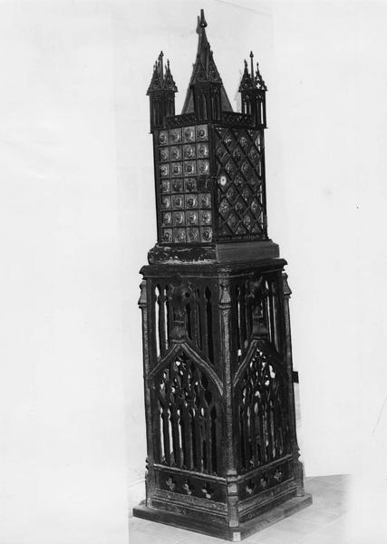 tabernacle, socle, vue générale