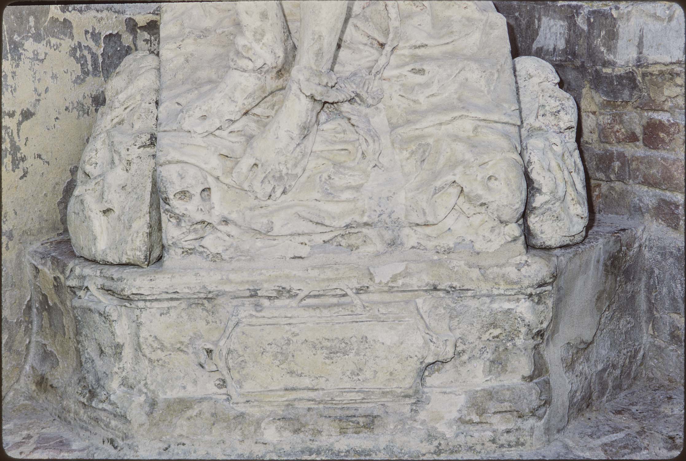 statue : Christ souffrant, détail