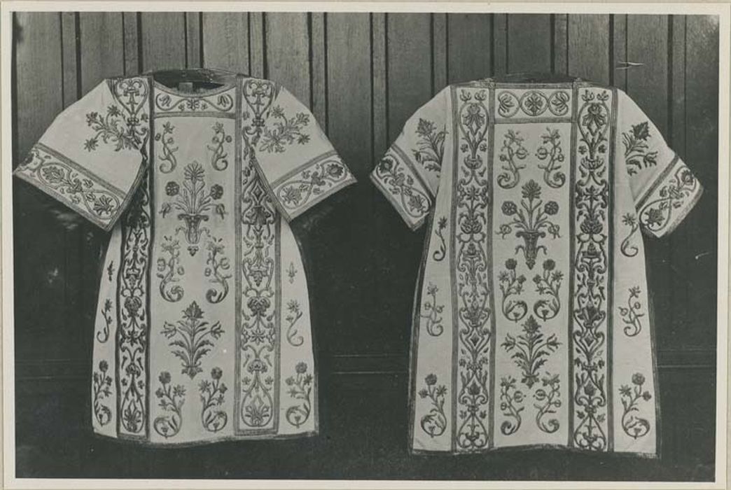 ornement dit de Sully : chasuble, 2 dalmatiques