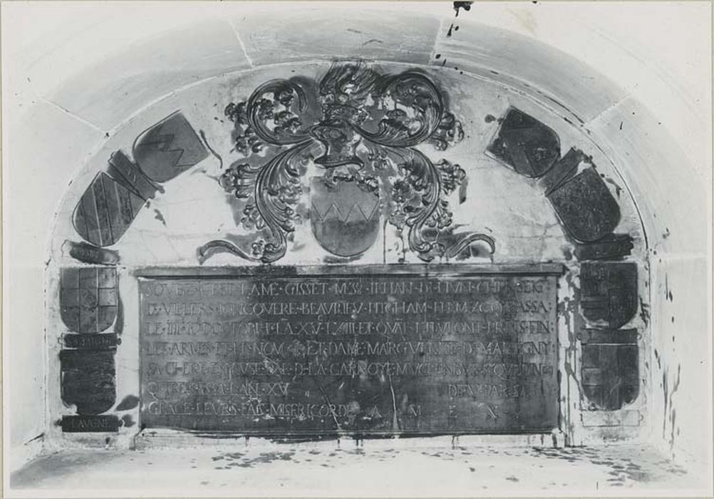 dalle funéraire de Jean de Hun, mort en 1500 et de Jeanne de Roisin, son épouse morte en 1538 - © Ministère de la Culture (France), Médiathèque du patrimoine et de la photographie, diffusion GrandPalaisRmn Photo