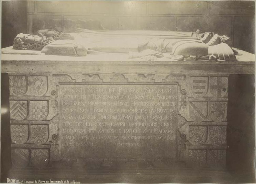 ensemble de 2 des 5 monuments funéraires de la famille de Tenremonde