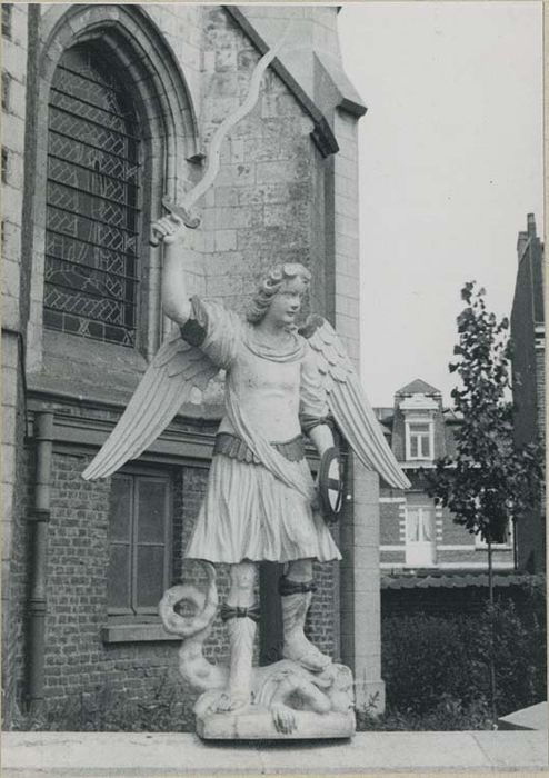 statue : Saint Michel terrassant le dragon - © Ministère de la Culture (France), Médiathèque du patrimoine et de la photographie, diffusion GrandPalaisRmn Photo