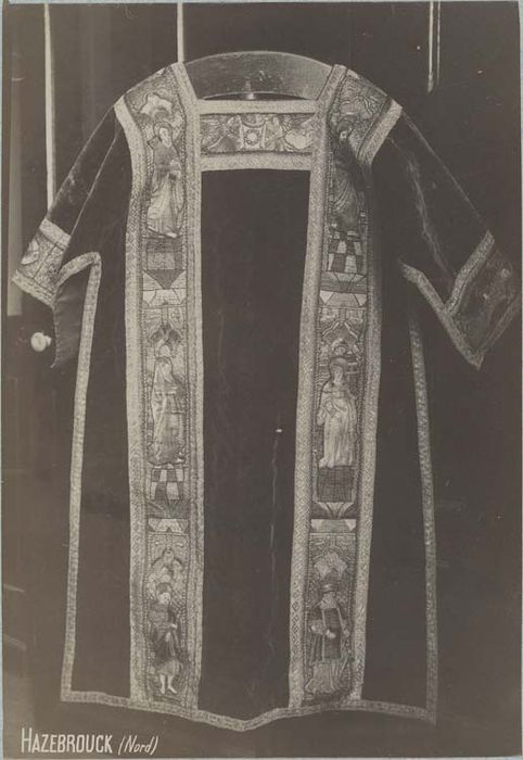 3 chasubles (ornement rouge)