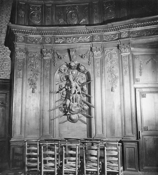 tribune de l'orgue, détail d'un bas-relief avec des angelots