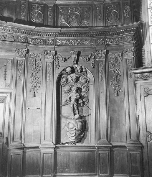 tribune de l'orgue, détail d'un bas-relief avec des angelots