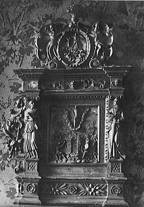 retable en bois sculpté et doré avec deux statues de saint Pierre et saint Paul et deux bas reliefs insérés en albâtre de 1610 : La Résurrection et la Transfiguration - © Ministère de la Culture (France), Médiathèque du patrimoine et de la photographie (objets mobiliers), tous droits réservés
